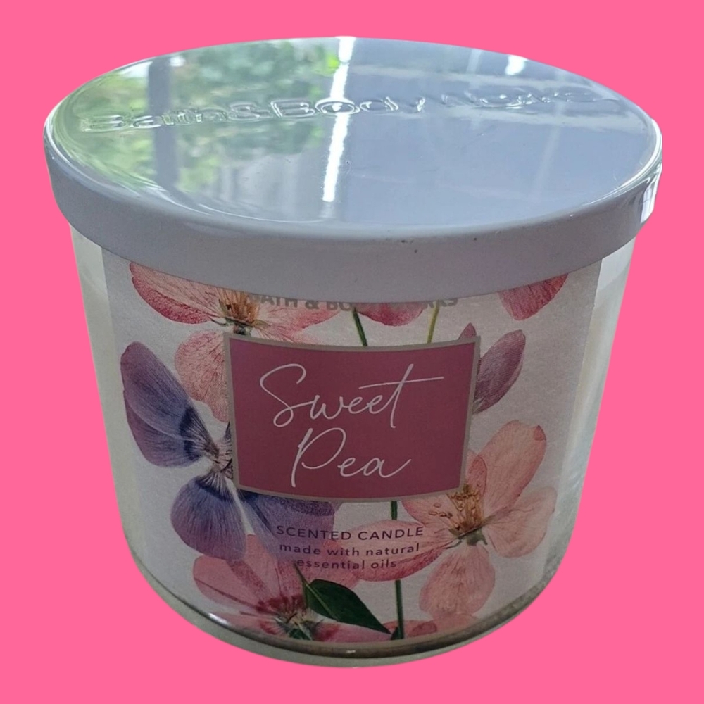 Bath & Body Works Candle~SweetPea Scented~3Wick Candle~NEW - Picture 2 of 5